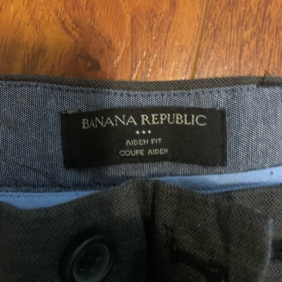 Banana republic Chino khaki pants. Barley worn in good shape. - Picture 6 of 6